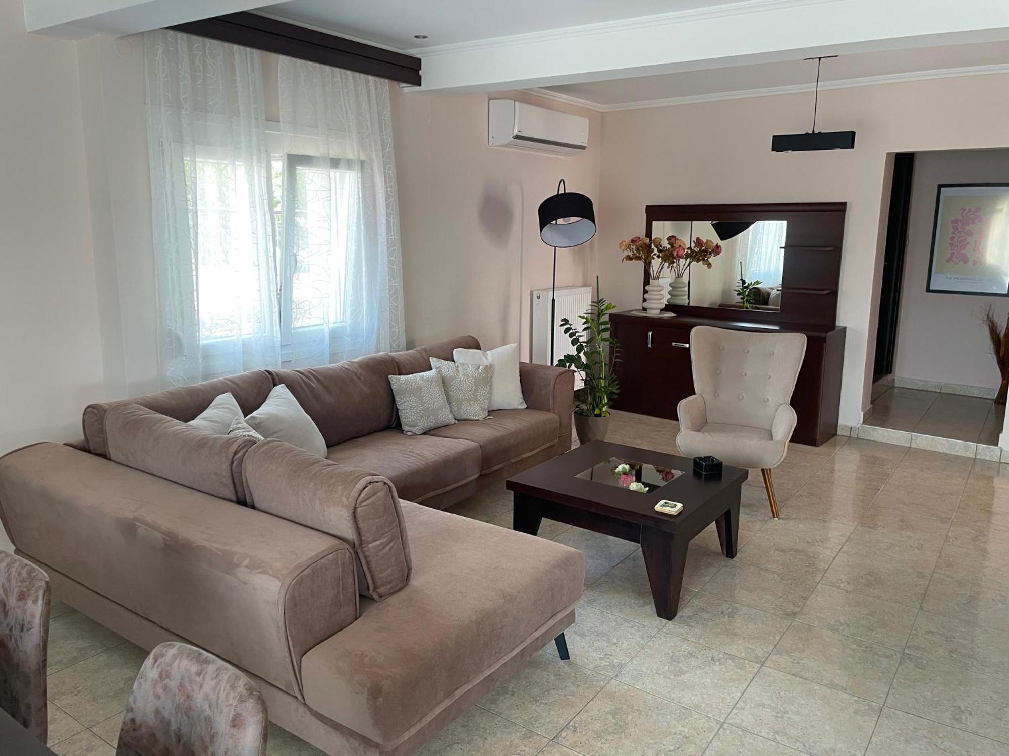 Aristides Apartment